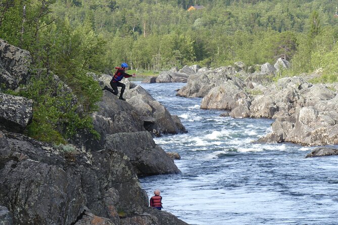 Wild Viking Rafting on Numedalslågen River - level 3 - Taking on the Numedalslågen near Geilo