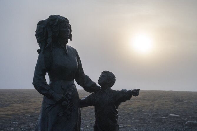 Winter North Cape Tour From Alta - Honningsvåg: A Warm Meal in the Northernmost Town